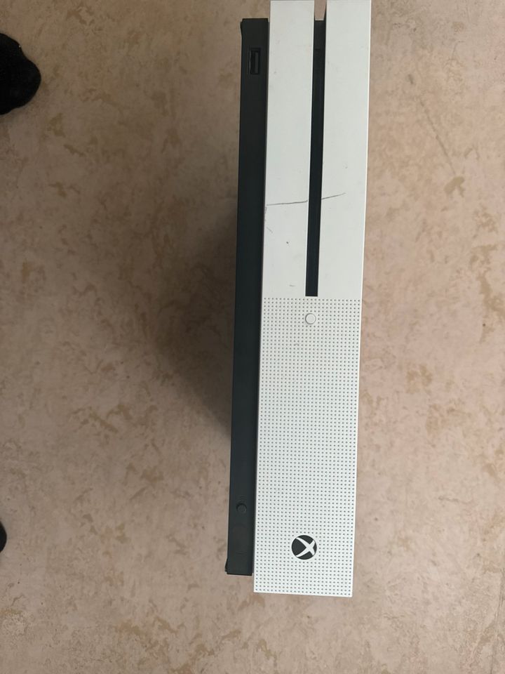 Xbox one s 1 TB in Wiesbaden