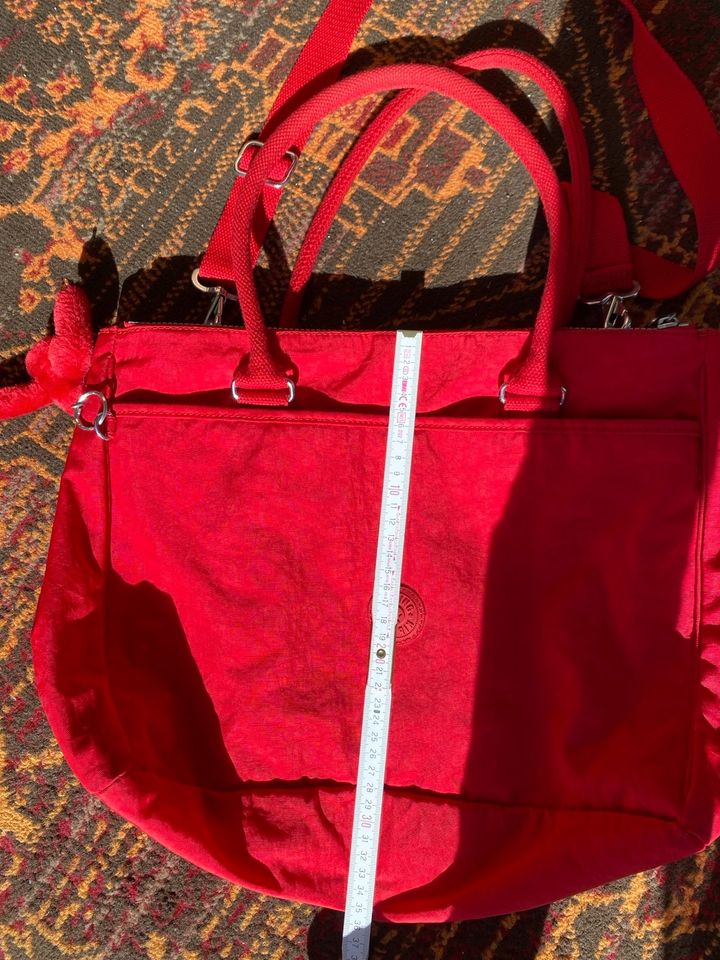 Große Rote Kipling Tasche mit sehr viel Stauraum in Neu-Isenburg