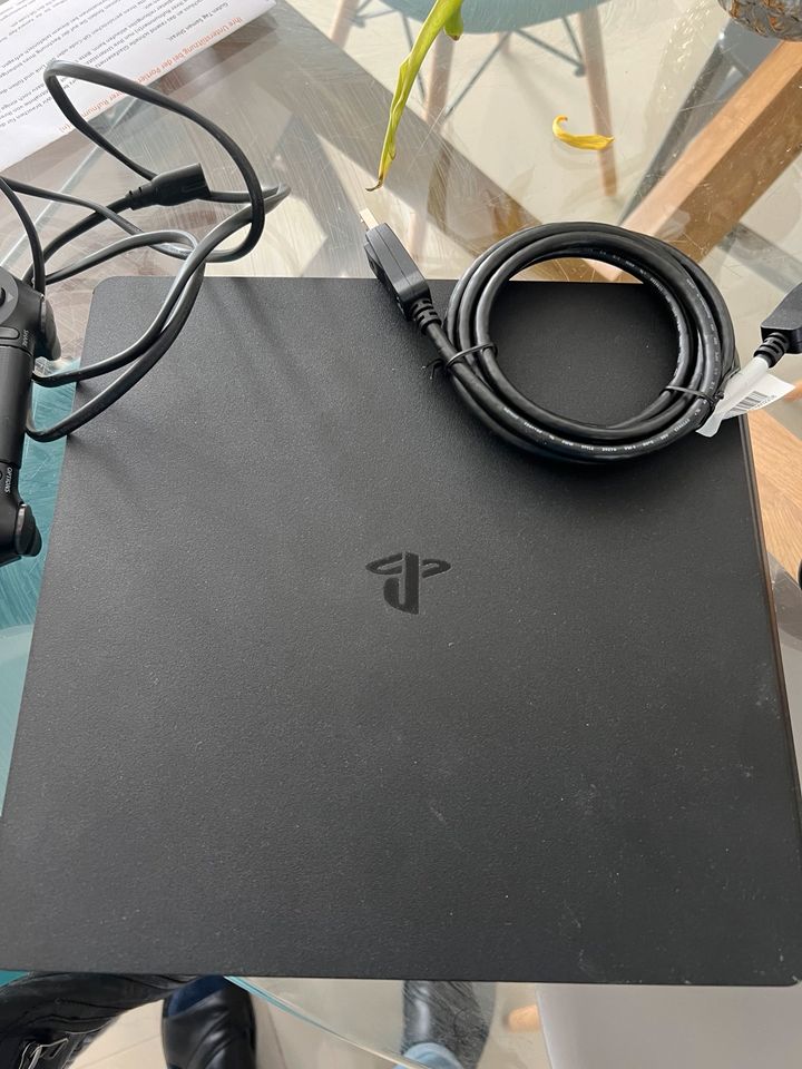 PlayStation 4 slim 1 gb in Rödermark