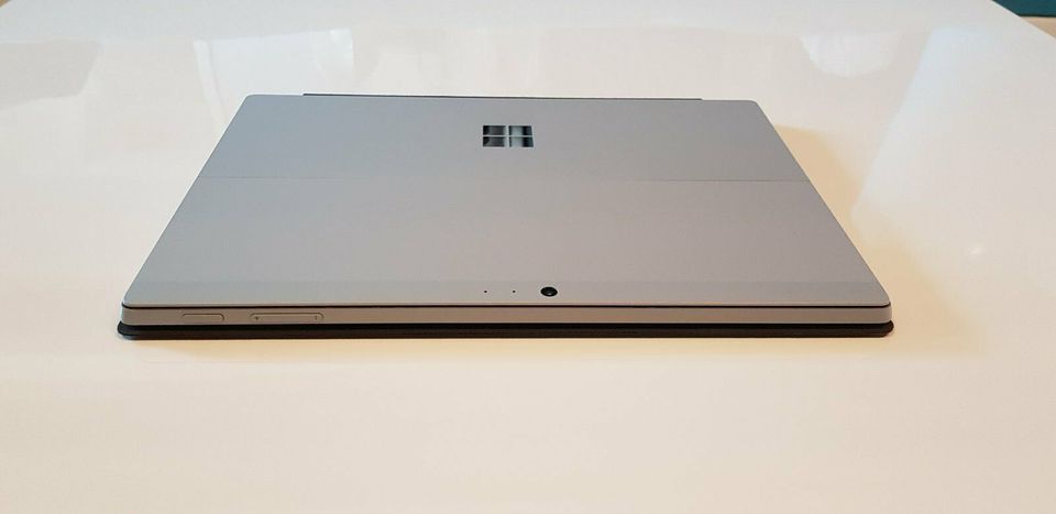 Microsoft Surface Pro LTE Advanced RAM 8gb Speicher 256gb Win10 P in Ebermannstadt