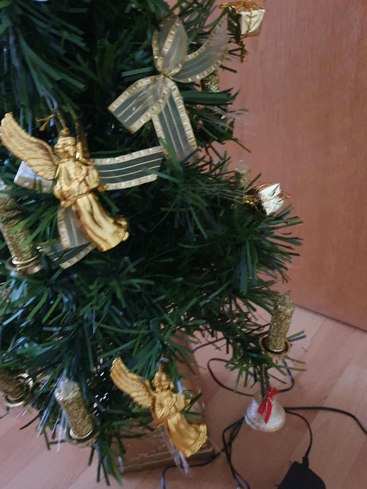 BADER FIBERGLAS WEIHNACHTSBAUM DREHT MUSIK 90 CM in Wuppertal