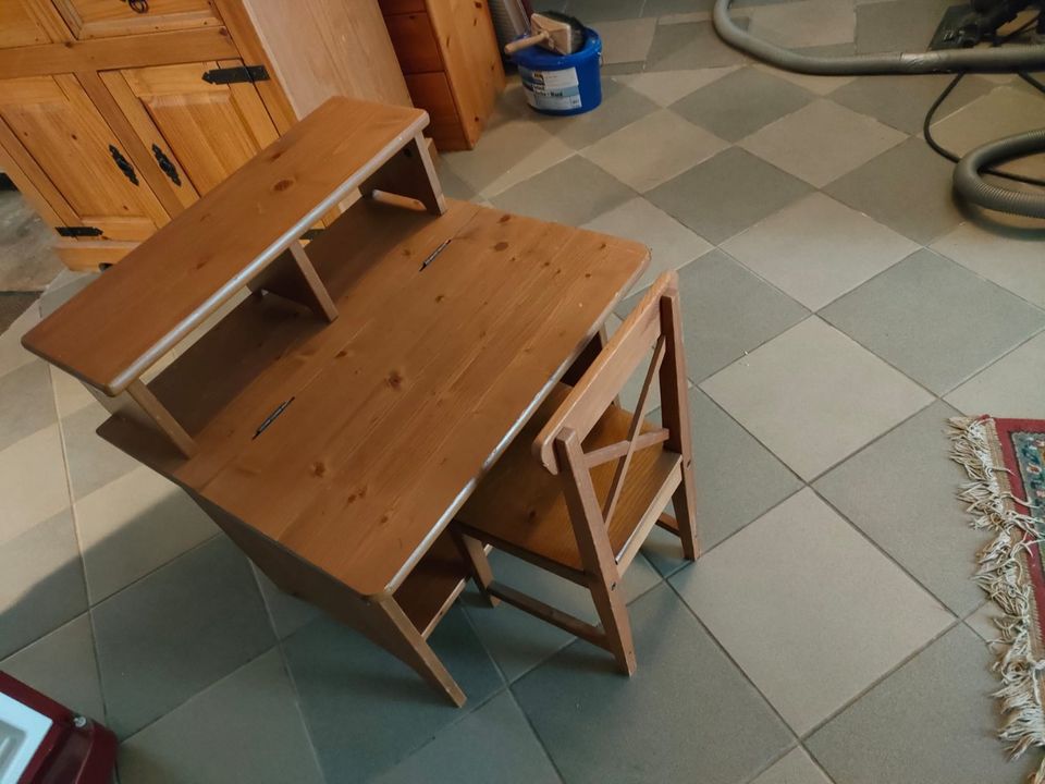 Schreibtisch mit Stuhl für Kinder Rarität IKEA in Trusetal