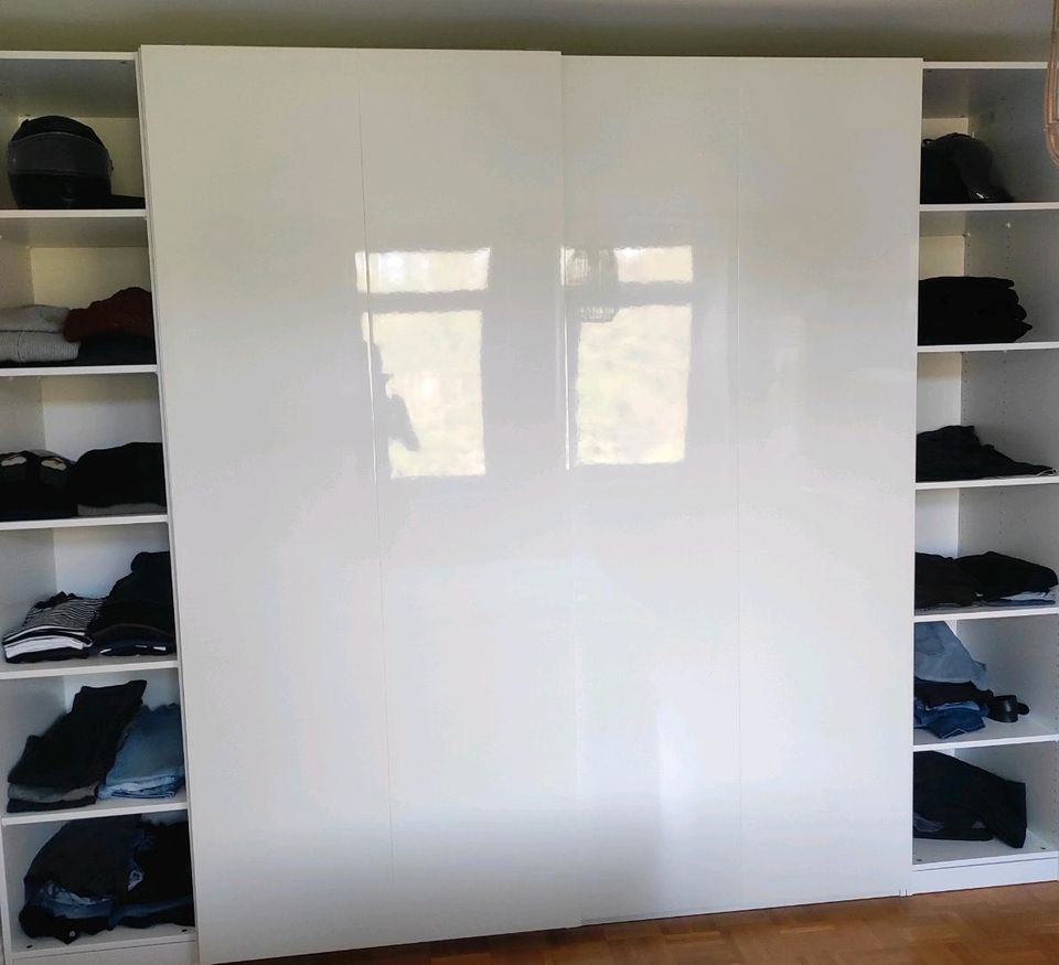 IKEA PAX Schiebetürenpaar hochglanz weiß 200 x 236 cm in Detmold