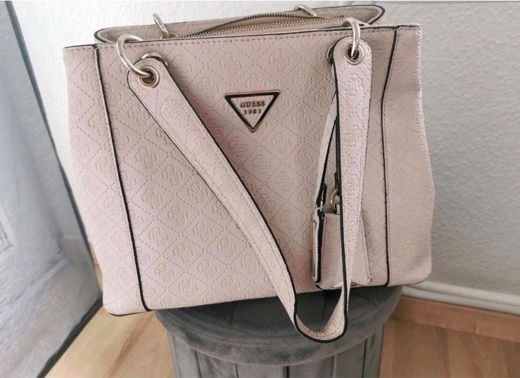 Guess Damen Handtasche Taupe Noelle in Gottmadingen