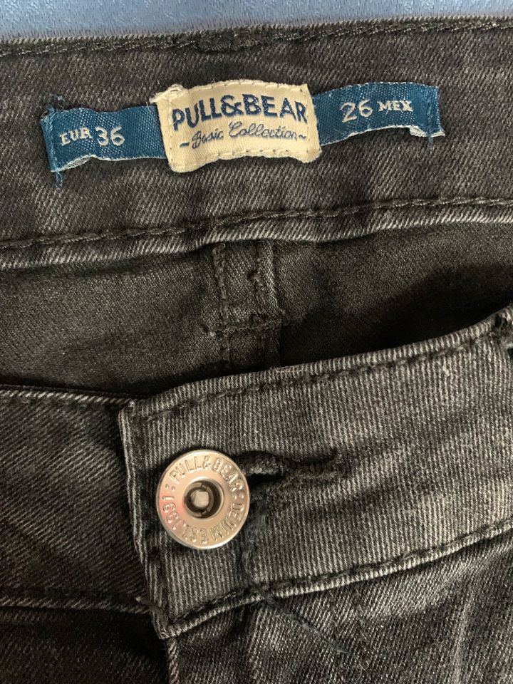 Pull&Bear skinny Jeans Damenhose Damenjeans schwarz Jegging 26 XS in Frankfurt am Main