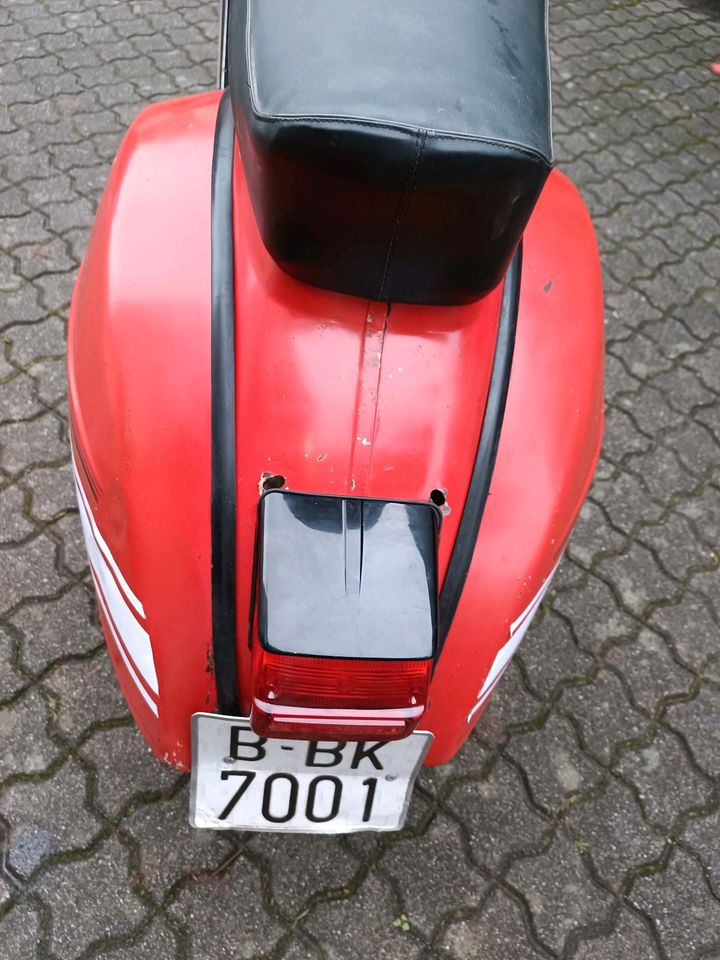 Piaggio Motovespa 160 GT, rot lackiert, Motor läuft in Pfinztal