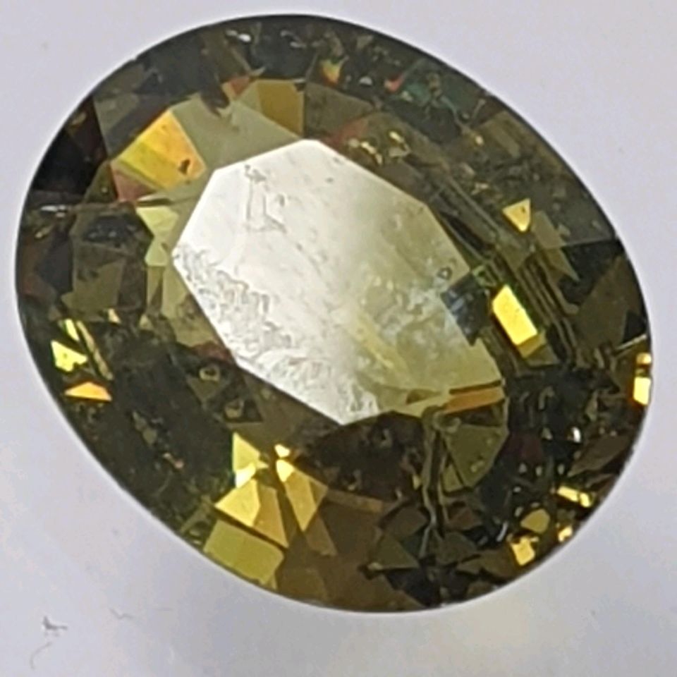 Echter oval facettierte Demantoid ( 4,53 Carat ) 12 x 9,8 mm in Recklinghausen