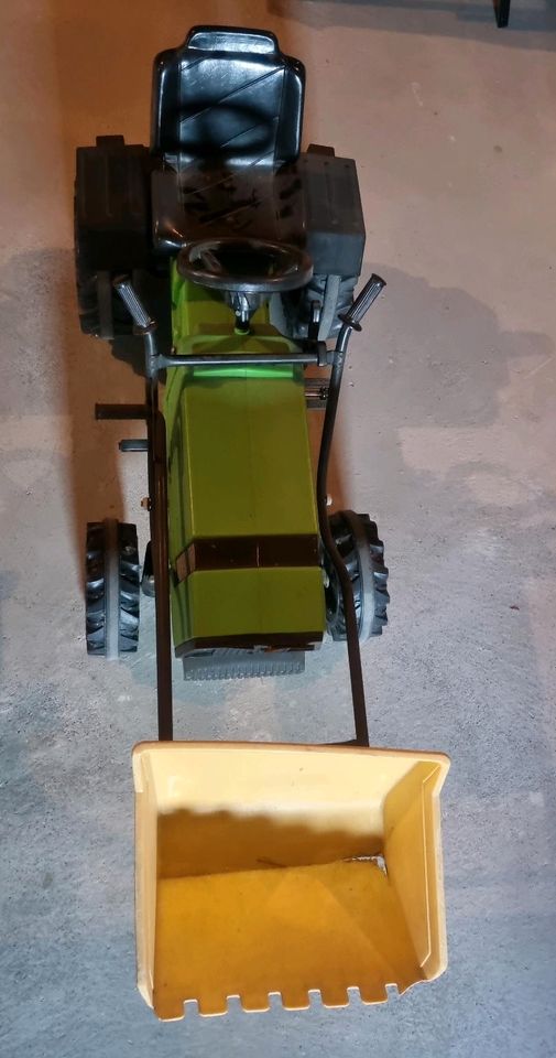 Traktor zum draufsitzen - Kinderspielzeug in Markt Rettenbach