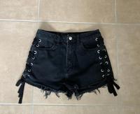 schwarze Jeansshorts H&M Gr. 38( eher 36) High Waist mit Schnürru Baden-Württemberg - Ditzingen Vorschau