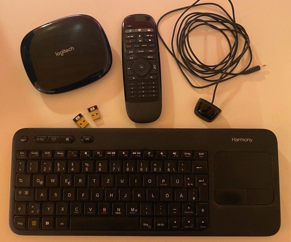 Logitech Harmony Set Hub - Smart Remote - Smart Keyboard in Steinwenden