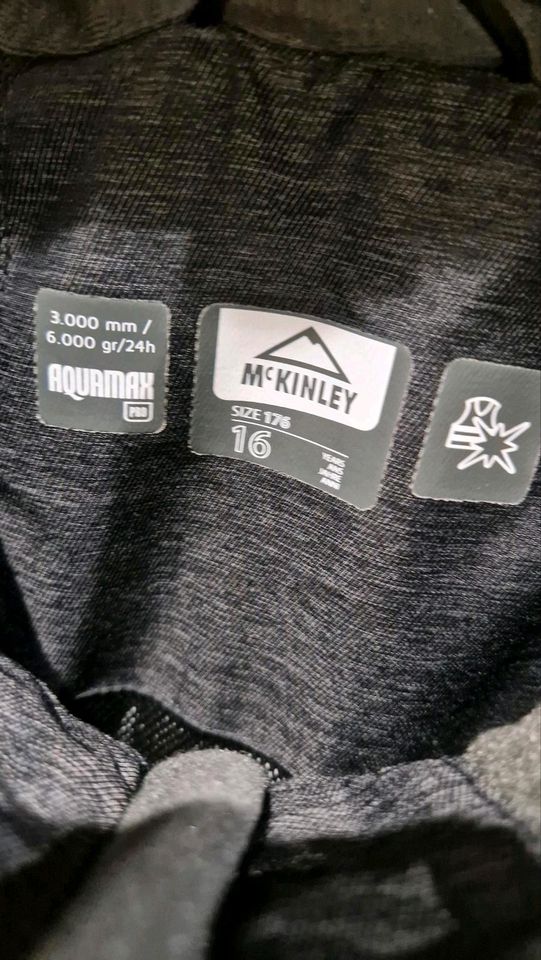 NEUw Regenjacke für JungenMcKINLEY Aquamax Gr.176 wenig getragen in Uelzen