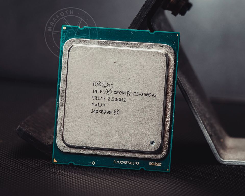 Intel Xeon E5 2609 V2 (Ivy Bridge / Sockel 2011) in Dollern