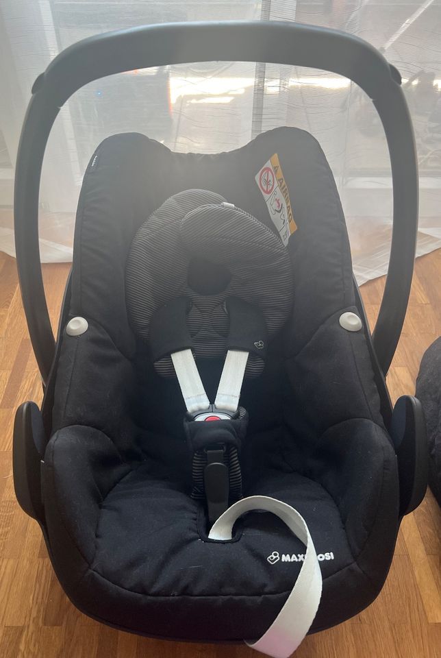 Maxi-Cosi Babyschale  ab Geburt mit Isofix Station(0-4Y /0-18 kg) in Nürnberg (Mittelfr)