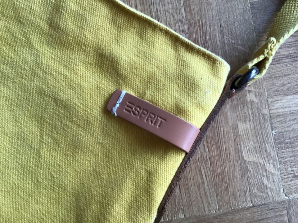 Sommerliche Handtasche von Esprit gelb aus Baumwolle in Diepholz