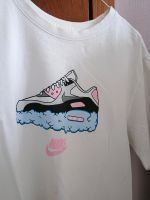 Nike T-shirt mit Sneaker- Logo rosa blau München - Schwabing-West Vorschau