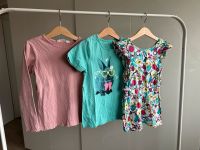 Set: H&M, Karstadt Kids. kiki&koko Shirts, Jumpsuit Overall 122 Niedersachsen - Ribbesbüttel Vorschau