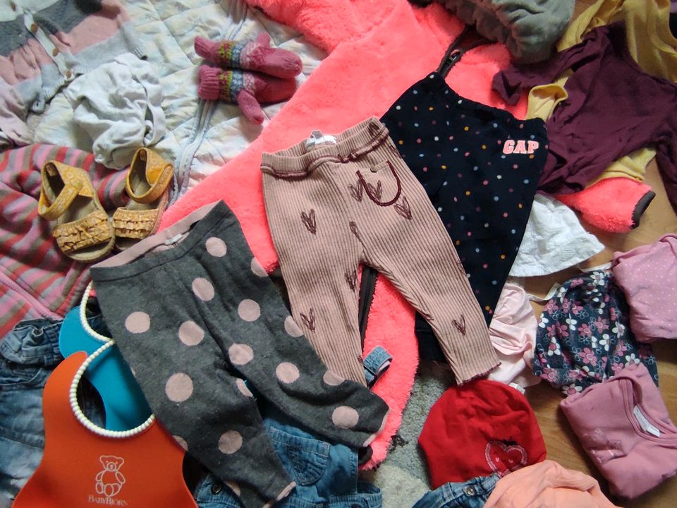 XXL Bekleidungspaket Baby 74 80 Paket Kleidung Mädchen in Markt Schwaben