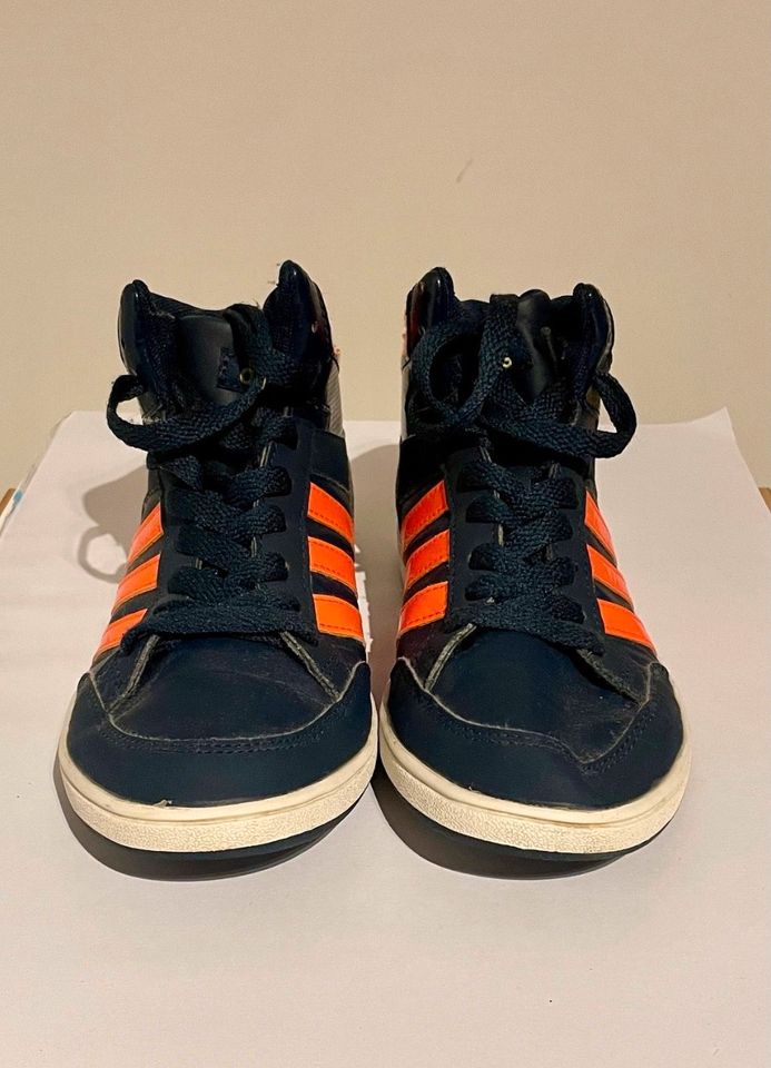 Adidas Schnürschuhe / Sneaker Gr. 35 in Flöha 