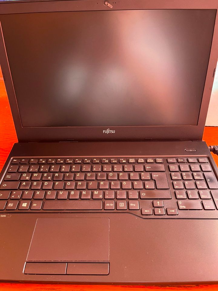 Fijitsu Lifebook A555 (inkl. Windows 10; Guter Zustand) in Berlin