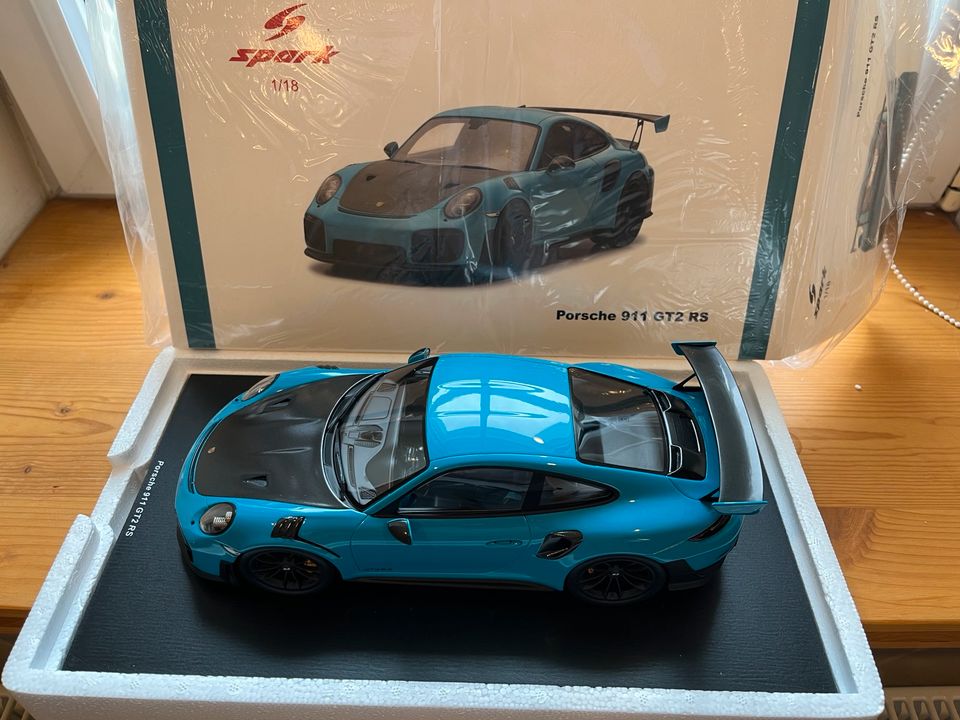 Spark Porsche 911 GT2 RS Miami Blue neuwertig 1:18 Ovp in Zwinge