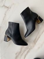 Neue Zara Stiefeletten schwarz mit Gold, Gr. 40, edel! Niedersachsen - Lüneburg Vorschau