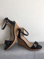 Armani  Schuhe schwarz offen Keilabsatz Kork Gr. 38 Harburg - Hamburg Marmstorf Vorschau