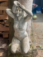 Steinguss Figur mit Wasserschlauchführung Bayern - Fürth Vorschau