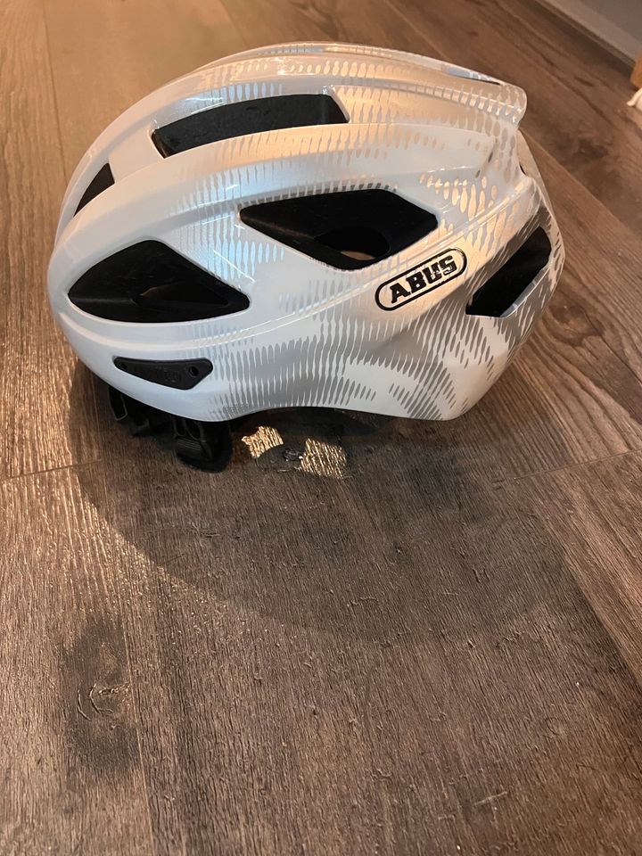 Abus herren fahrrad helm leicht in Nattheim