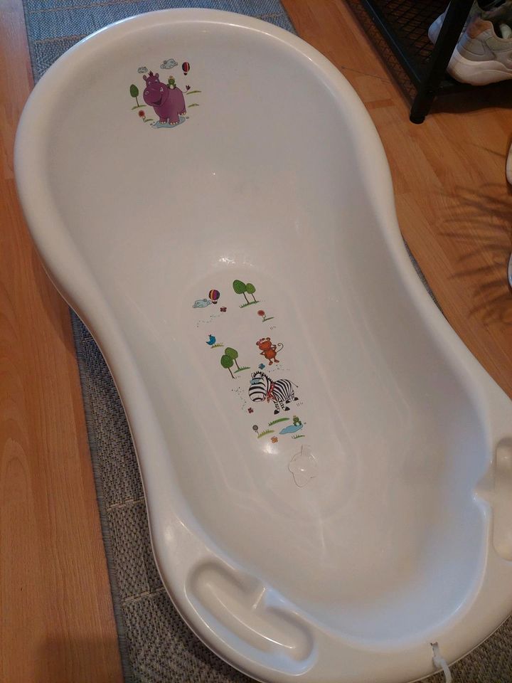 Baby Badewanne - Hippo - weiß - ca. 84 cm Keeeper Baby Badewanne in Elz