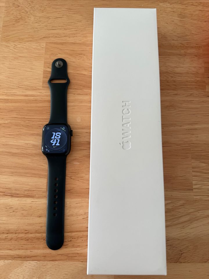 Apple Watch Series 7 - 41MM in Hamburg
