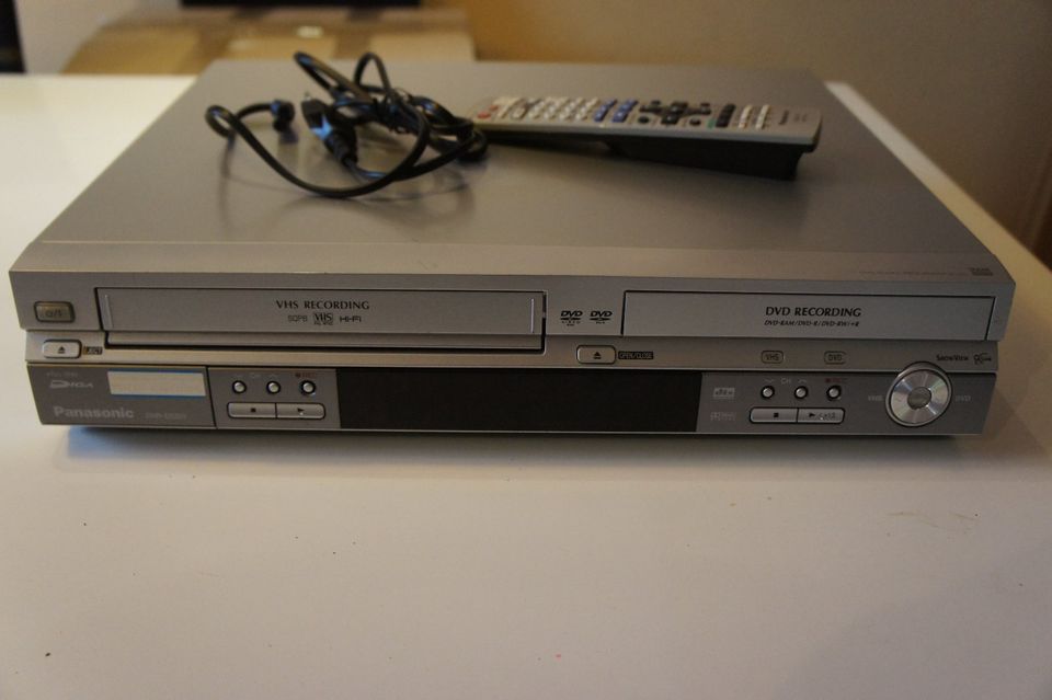 VHS/DVD Recorder Panasonic DMR-ES30V-Top! in Ravensburg