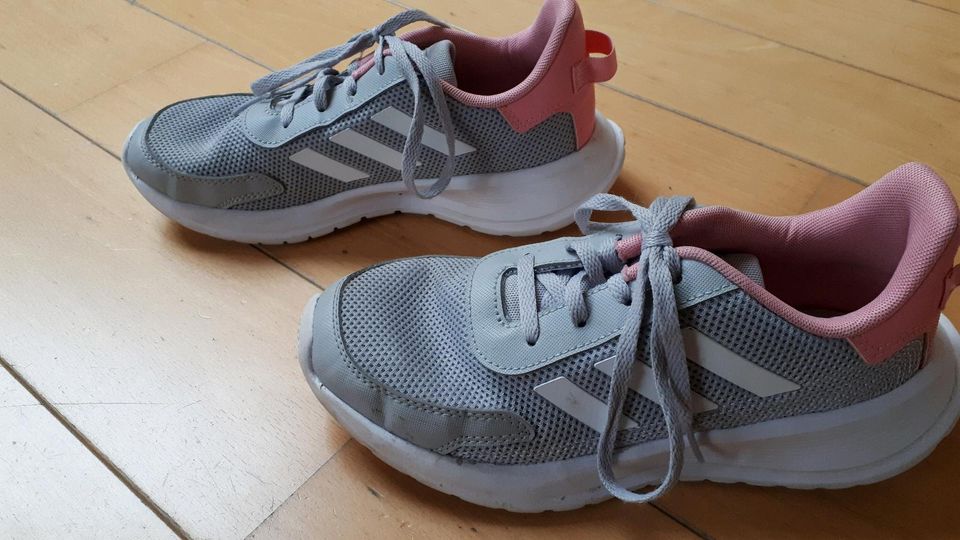 Sportschuhe Schuhe von Adidas, Größe 36 in Eiterfeld