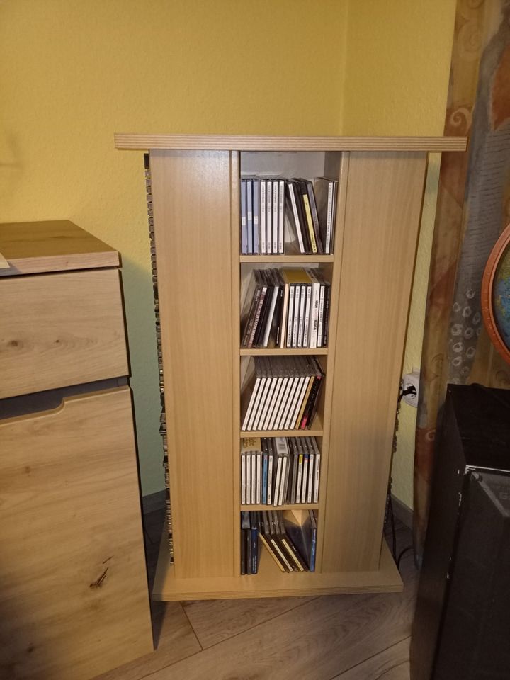 CD-Rack in Buche-Optik, rollbar in Bremen