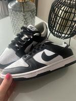 Nike Sneaker Gr 40,5 , Schwarz-weiß, sehr guter Zustand Bayern - Erlangen Vorschau