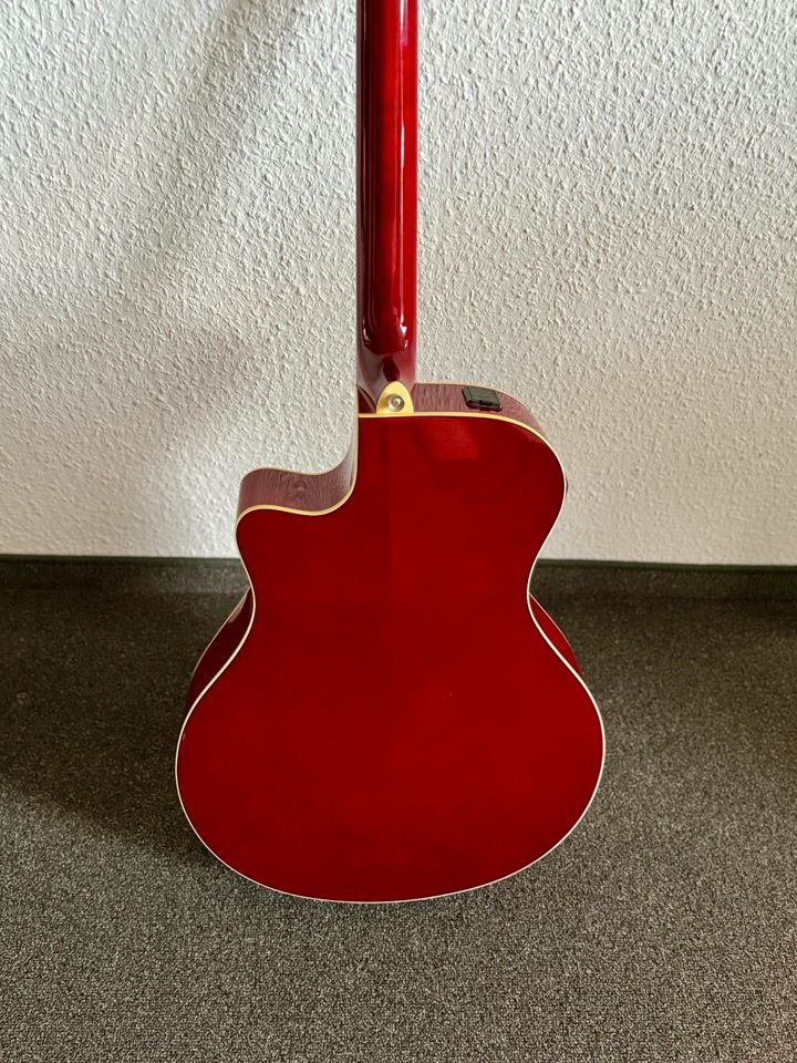 Gitarre Yamaha APX 500 inkl. Tonabnehmer und Zubehör in Düsseldorf