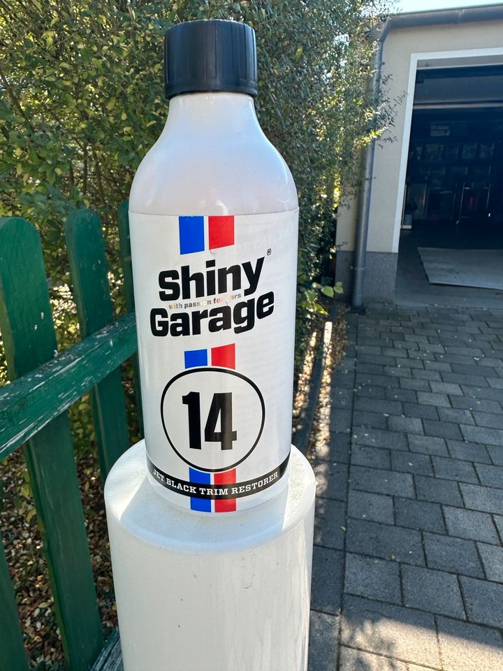 Shiny Garage Jet Black Trim Restorer Plastikpflege außen 500 ml in Oranienburg