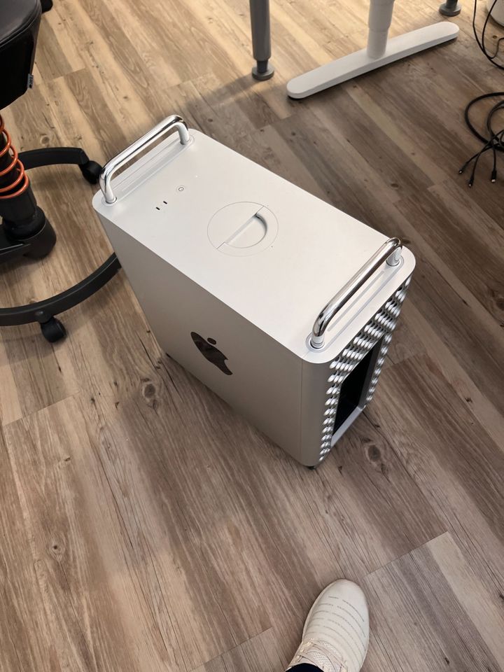 Apple Mac Pro (2019) Xeon 16-Core Dual W5700X 96 GB RAM 2 GB SSD in Idstein