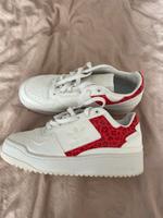 Adidas Rivalry Low Sneakers Gr. 42 1/2 Neuwertig Saarland - Saarwellingen Vorschau