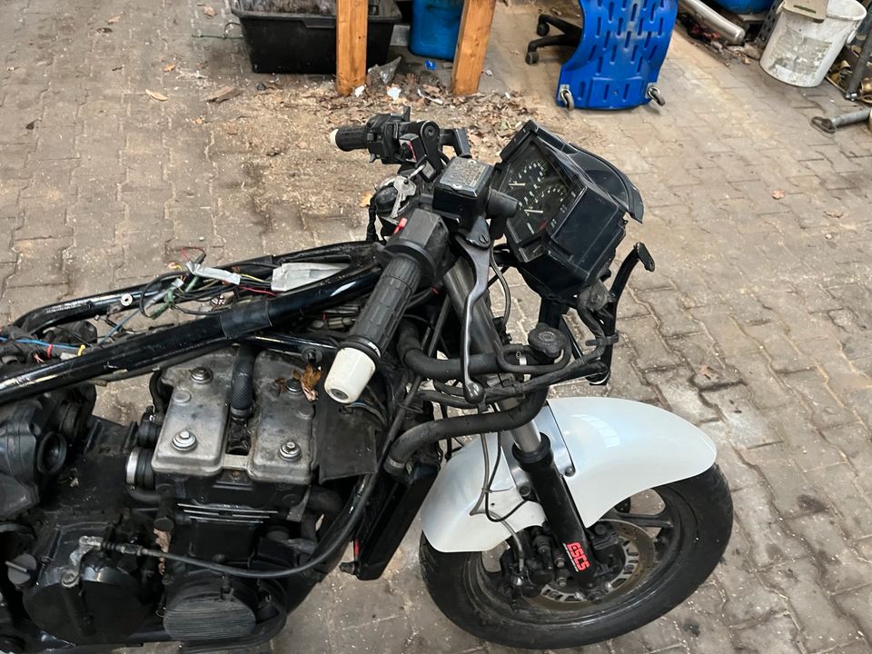 Kawasaki GPX Zx600C EZ88 Scheunenfund Bastler Ersatzteilspender in Itterbeck