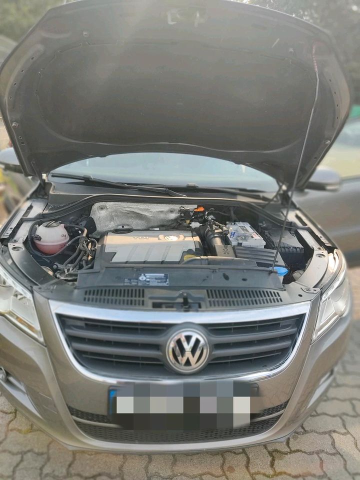 VW Tiguan Diesel mit Navigation in Bad Oldesloe