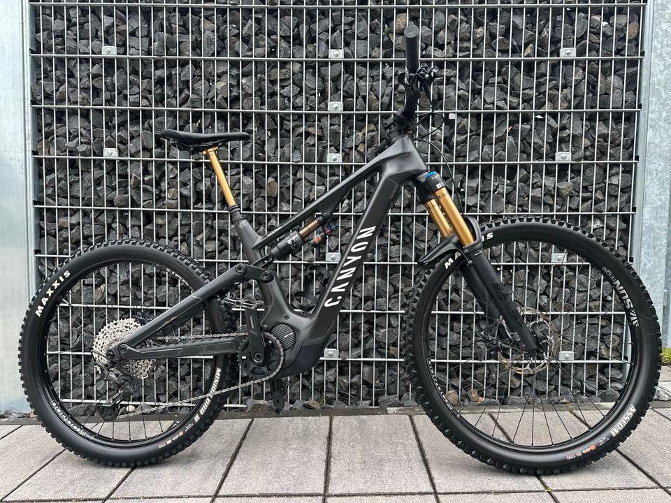 Canyon Spectral CF ON 8 900wh CFR ltd 9 Upgrade Fox Kashima in Vöhringen