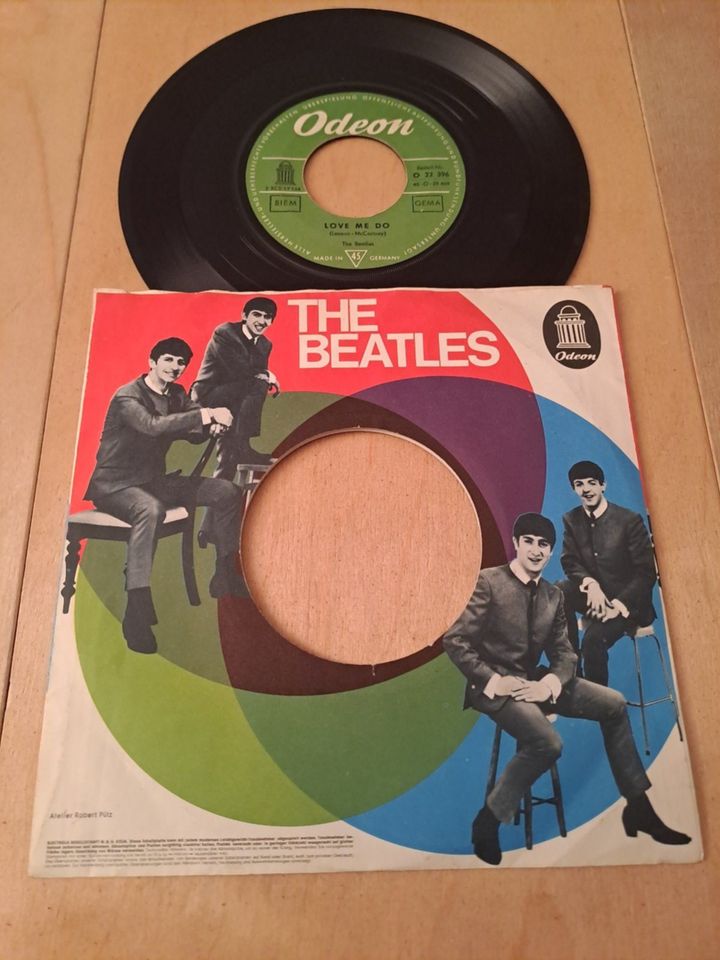 Beatles Vinyl Single Please Please Me/Love Me Do in Passau