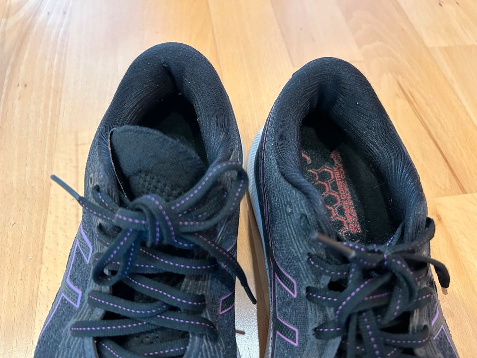 asics gel nimbus 24 Damen Größe 39,5 Laufschuhe in Wedemark