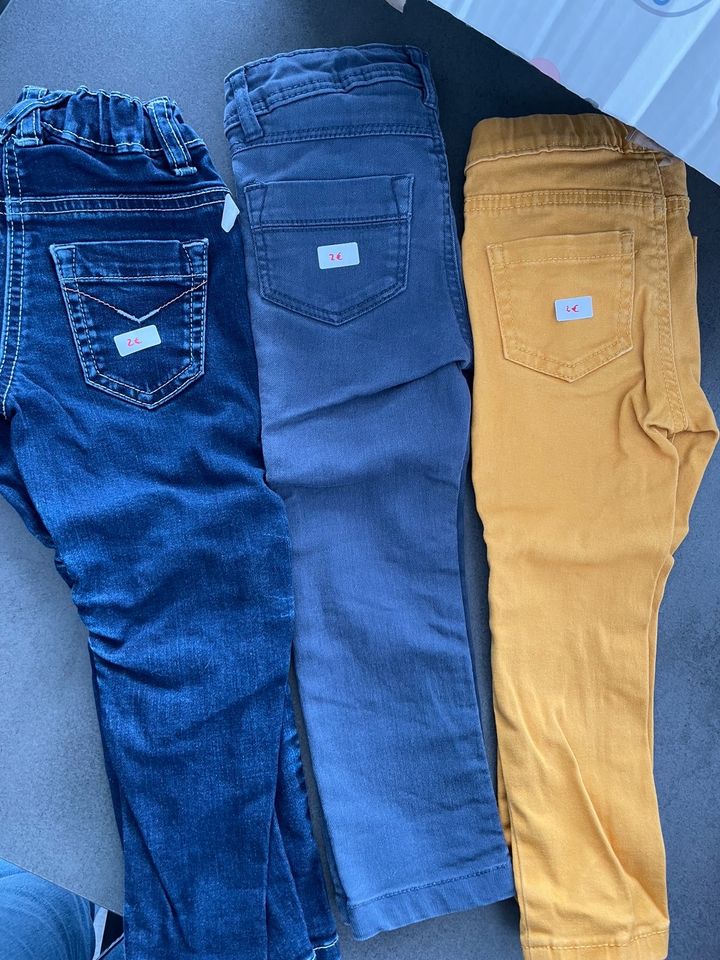 Hosen Jeans Größe 92 wie neu in Langenbrettach