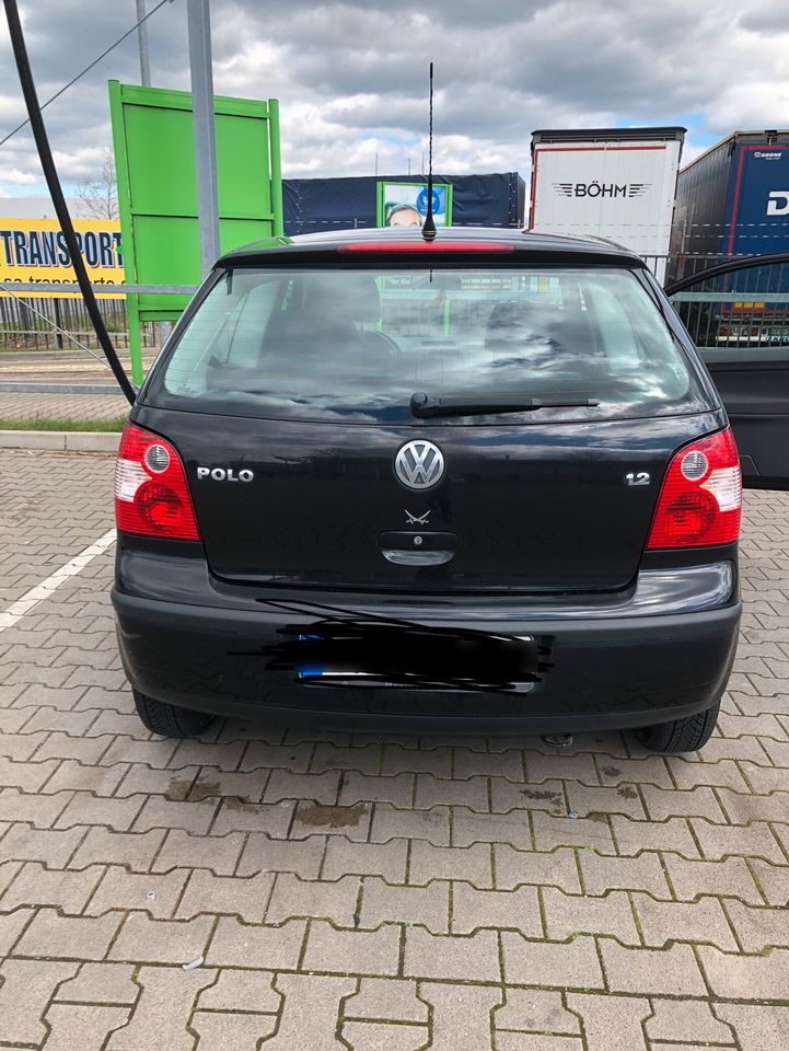 VW-Polo schwarz in Hannover