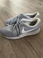 Nike Turnschuhe, Turnschuhe, Sportschuhe Niedersachsen - Geestland Vorschau