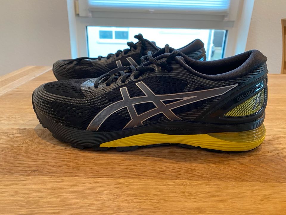 Asics Gel-Nimbus 21 Laufschuhe Schwarz-Gelb Gr. 44,5 in Budenheim