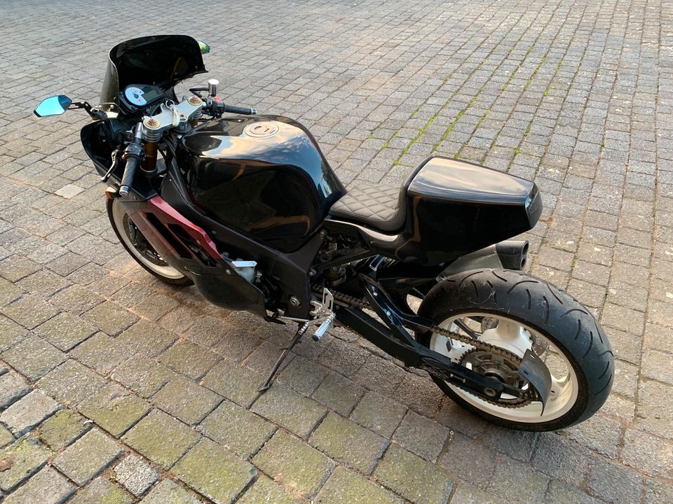 Suzuki Gsxr 750 k1 Umbau Streetfighter in Wiehe