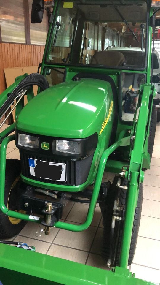 John Deere 2720 HST mit Frontlader und Kabine! Wie NEU! in Rickenbach