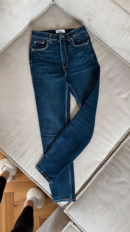 Zara Jeans, Gr. 36/S, denim/blau in München
